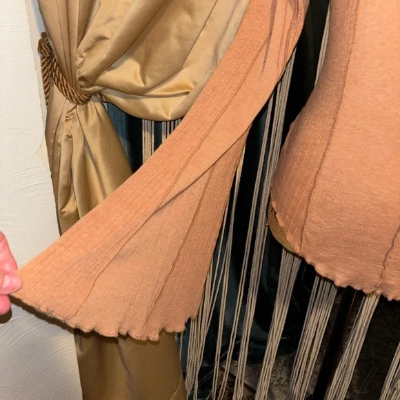 🍂FREE PEOPLE🍂CINNAMON BELL SLEEVE UNRHYMED TEE🍂 - Picture 5 of 12